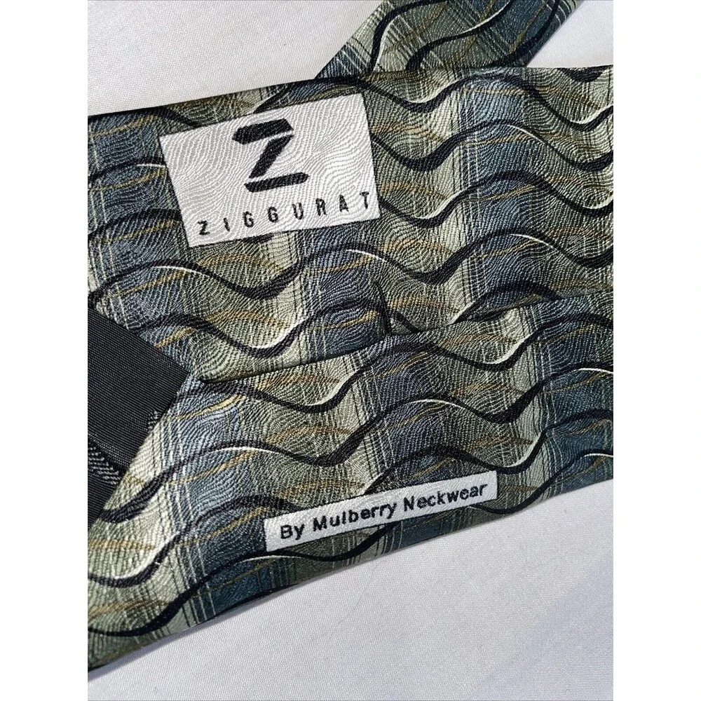 Ziggurat Men’s Dress Tie Size 57” Green 100% Silk Business Formal